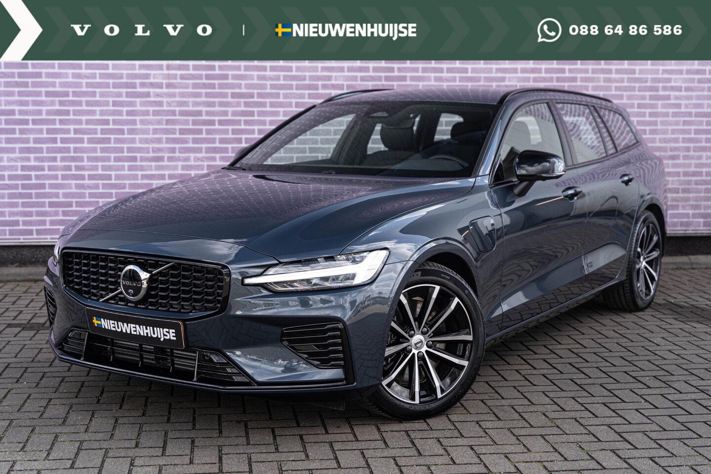 Volvo V60 - 2.0 T6 Plug-in hybrid AWD Plus Dark | Trekhaak | Harman Kardon | 360º Camera | Verwarmbare - AutoWereld.nl