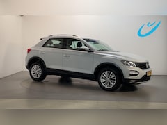 Volkswagen T-Roc - 1.0 TSI 116pk 6-bak Style Navigatie Parkeersensoren DAB+ Climate Control