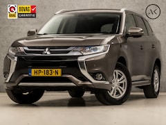 Mitsubishi Outlander - 2.0 PHEV Deluxe 203Pk Automaat (NAVIGATIE, LEDER/ALCANTARA, KEYLESS, CAMERA, SPORTSTOELEN,
