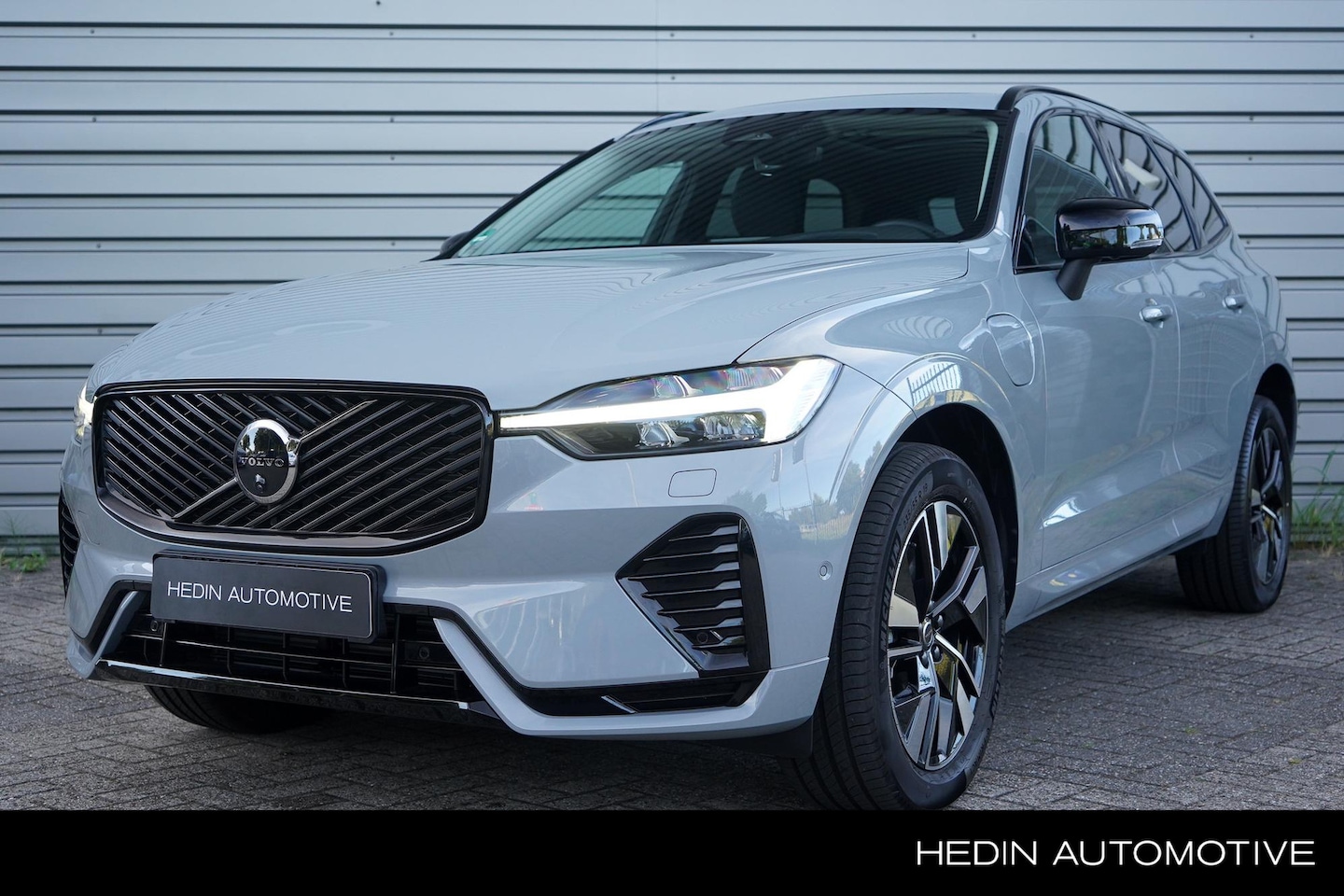 Volvo XC60 - T6 Plug-in hybrid AWD Plus Dark gereserveerd Zakelijk lease - AutoWereld.nl