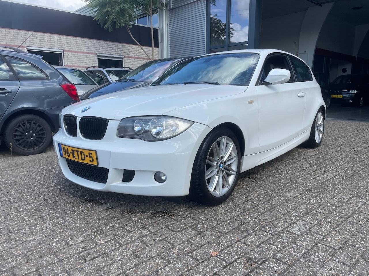 BMW 1-serie - 116i Business Line Sport m pakket - AutoWereld.nl
