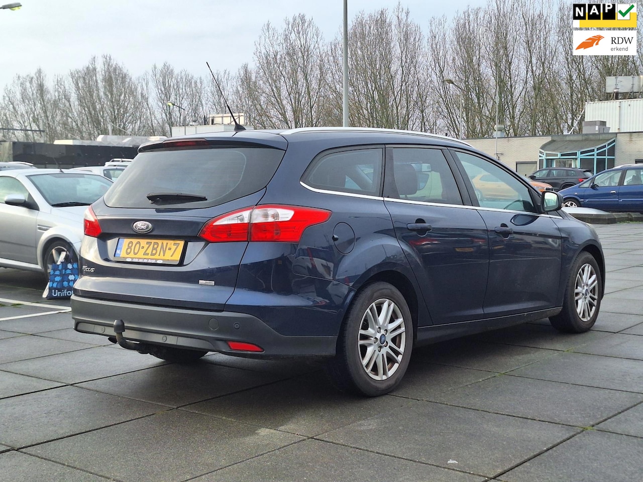 Ford Focus Wagon - €4949,-1.0 EcoBoos Titanium Navi Trekhaak Climate Control E5 - AutoWereld.nl