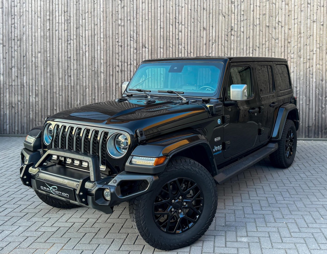 Jeep Wrangler Unlimited - 4xe 380 Custom bumper Full Black - AutoWereld.nl