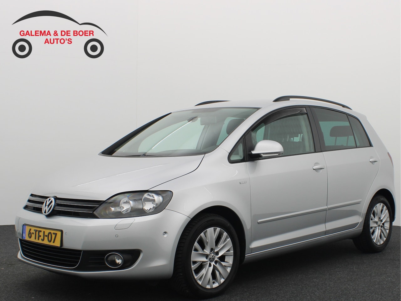Volkswagen Golf Plus - 1.4 TSI Highline AUTOMAAT / TREKHAAK / CAMERA / STOELVERW / CARPLAY / PDC / CLIMA / CRUISE - AutoWereld.nl