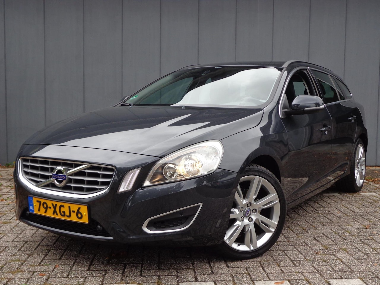 Volvo V60 - 1.6 T3 Momentum Vol. Dealer Onderhoud. - AutoWereld.nl