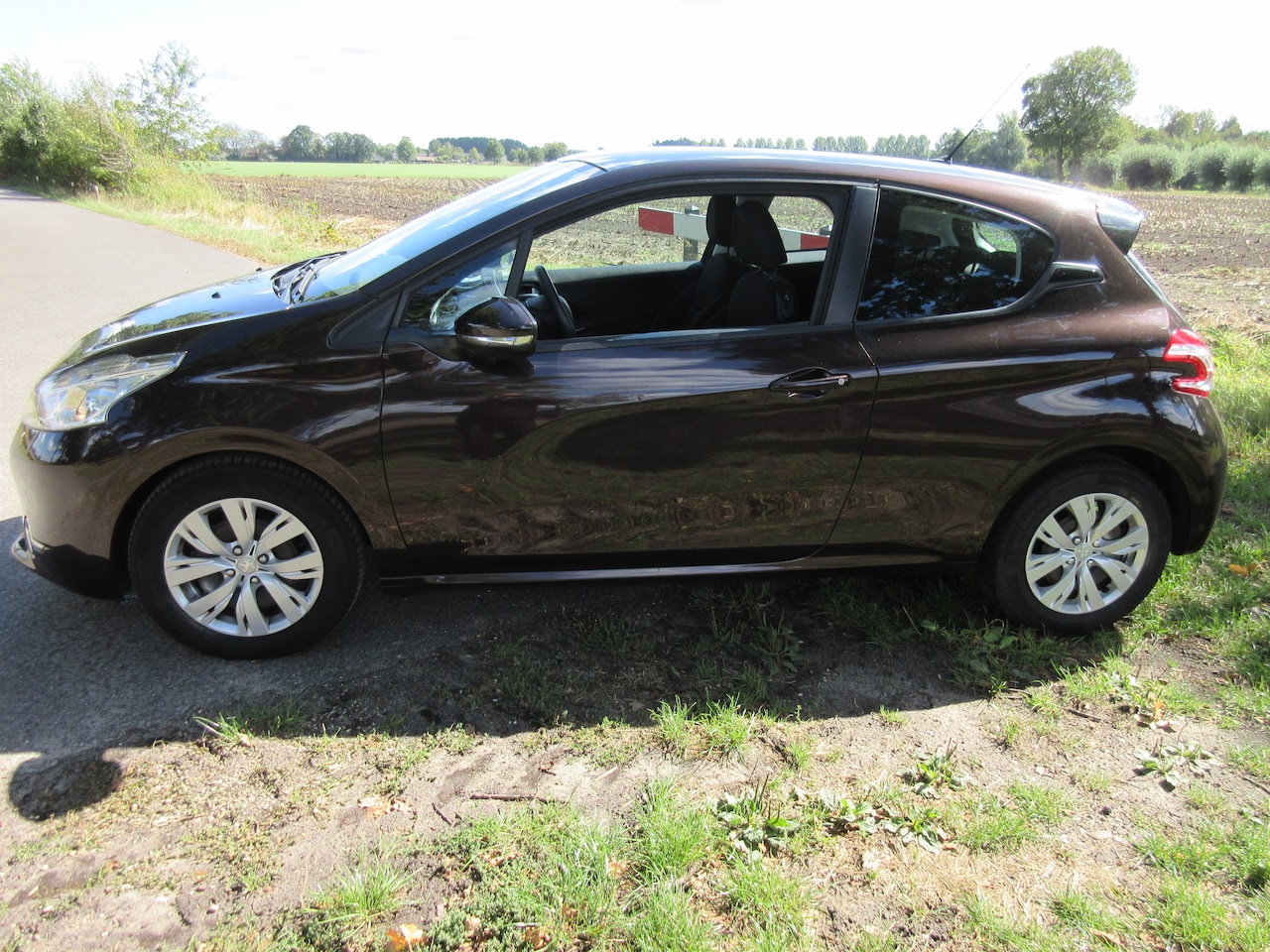 Peugeot 208 - 1.2 Vti Envy 1.2 VTI Envy ECC NAV Cr. Contr.82.959 KM,s 5250 euro - AutoWereld.nl