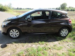 Peugeot 208 - 1.2 Vti Envy 1.2 VTI Envy ECC NAV Cr. Contr.82.959 KM,s 5250 euro