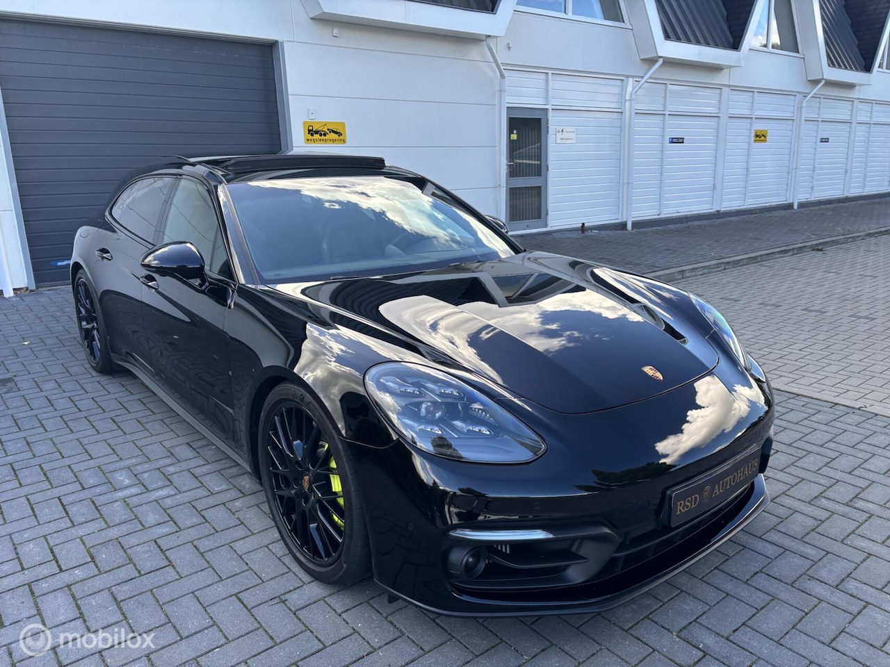 Porsche Panamera Sport Turismo - 4S E-Hybrid 560pk softclose bose panodak - AutoWereld.nl