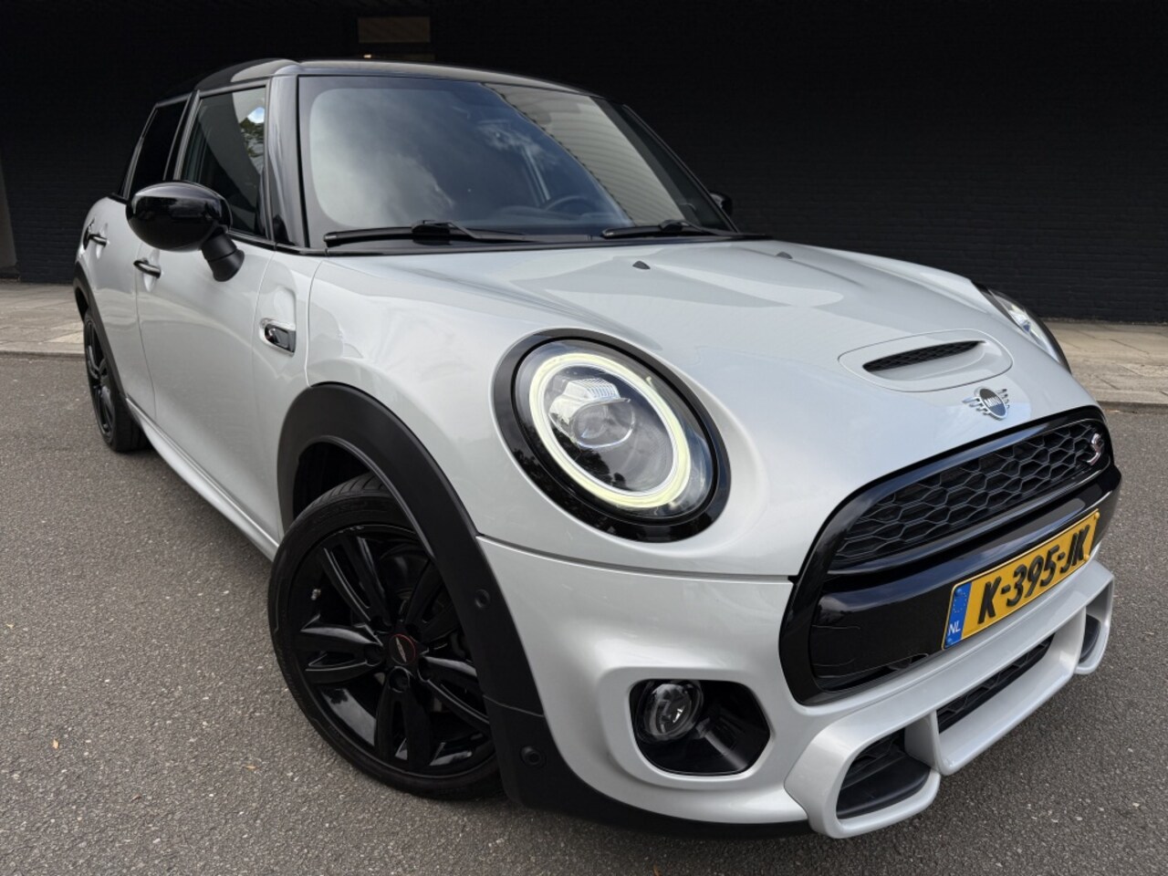 MINI Cooper S - Mini 2.0 // Serious Business pack // Nieuwstaat // 5 deurs / - AutoWereld.nl
