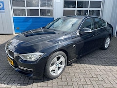 BMW 3-serie - 320i Luxury Line Sedan - Nav.-Automaat-Trekhaak