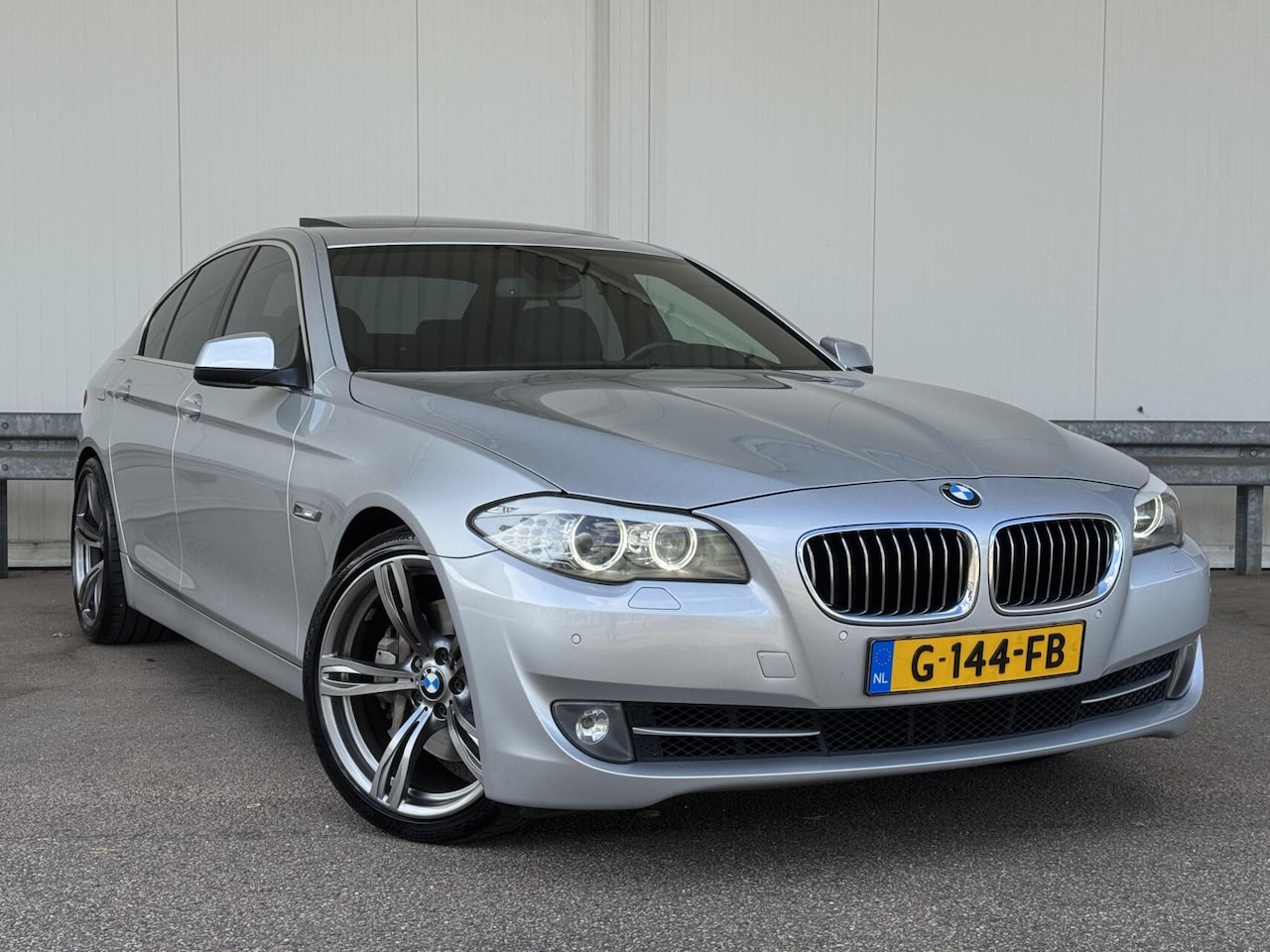 BMW 5-serie - 535i High Executive|PANO|MEMORY|HUD|20"|H&K|SPORTAUT|306PK|COMFORTSTOELEN - AutoWereld.nl