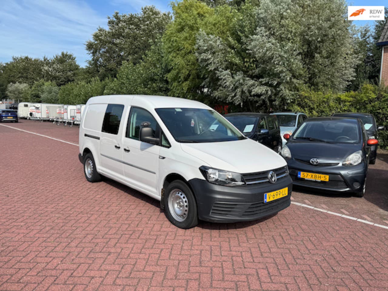 Volkswagen Caddy Maxi - 2.0 TDI L2H1 BMT Easyline Marge! elektrische ramen! zijschuifdeur! - AutoWereld.nl