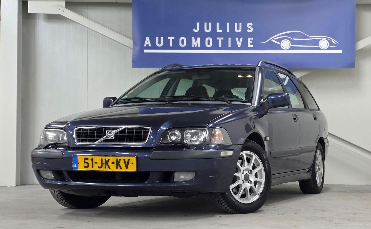 Volvo V40 - 1.8 Europa Trekhaak Parkeersensoren Garantie Airco Nieuwe APK! - AutoWereld.nl