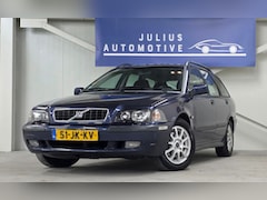 Volvo V40 - 1.8 Europa Trekhaak Parkeersensoren Garantie Airco Nieuwe APK