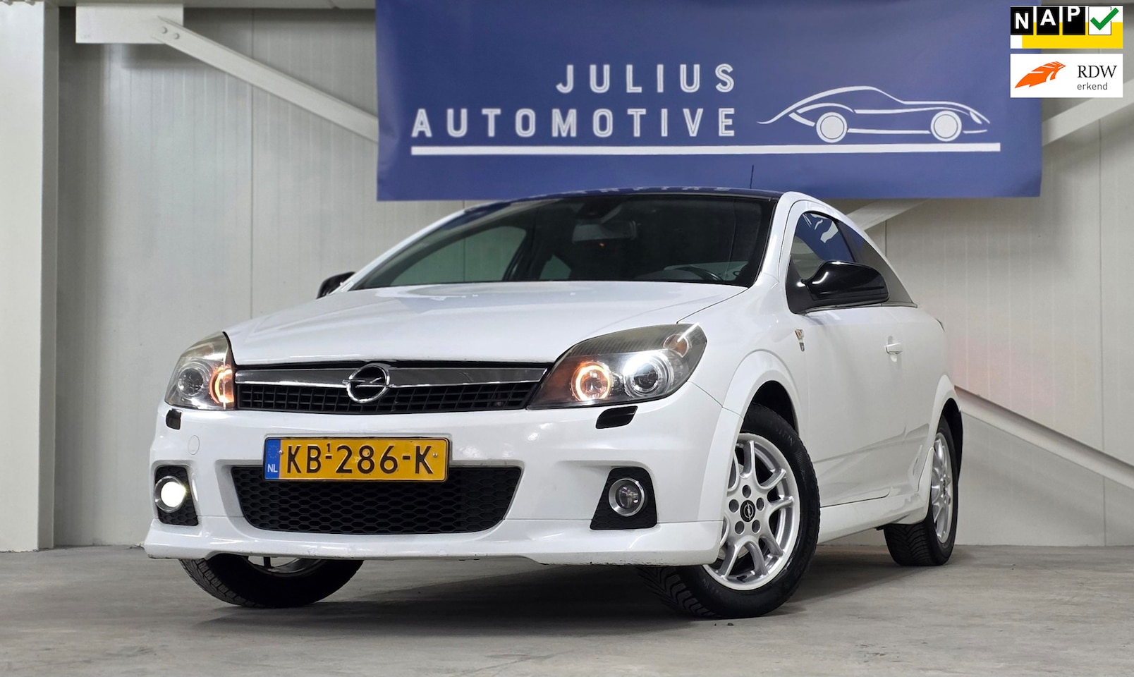 Opel Astra GTC - 1.6 Sport OPC Bodykit Clima Nieuwe APK Garantie! - AutoWereld.nl