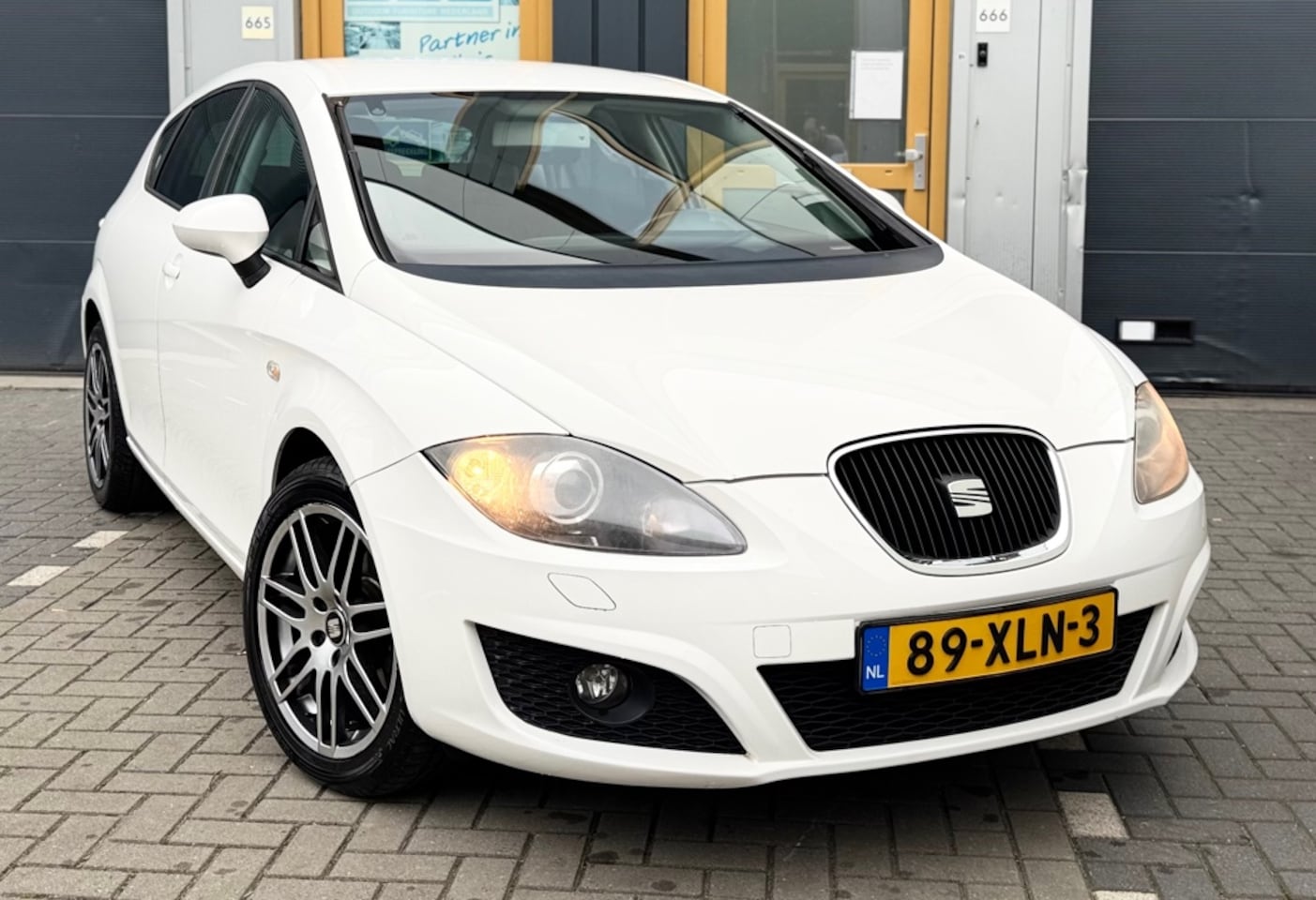 SEAT Leon - 1.2 TSI Ecomotive Businessline COPA 1.2 TSI Ecomotive Businessline COPA - AutoWereld.nl