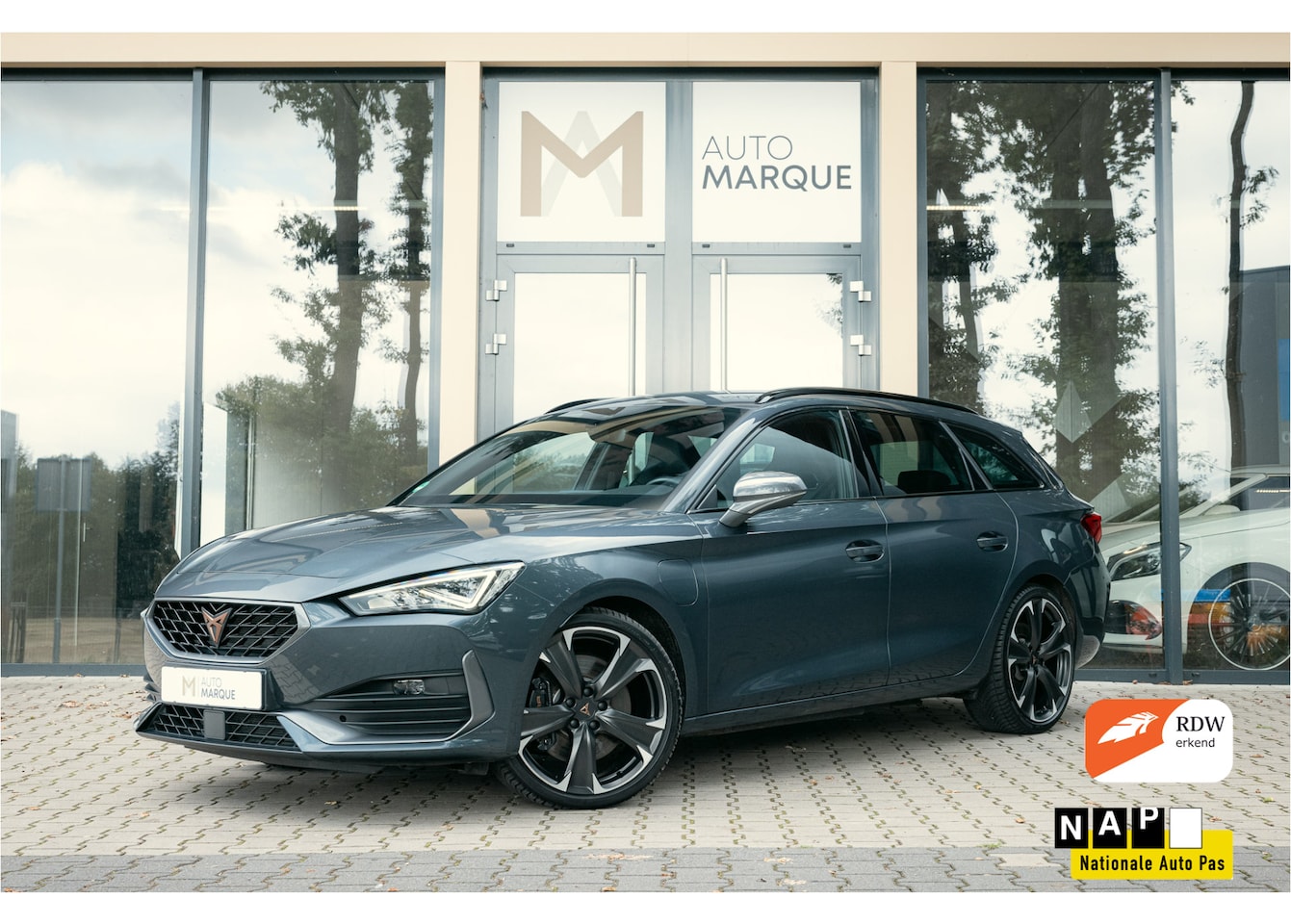 CUPRA Leon Sportstourer - 1.4 e-Hybrid VZ 245PK | Adrenaline | Navigatie incl. Apple CarPlay | 19" LM Velgen | LED | - AutoWereld.nl