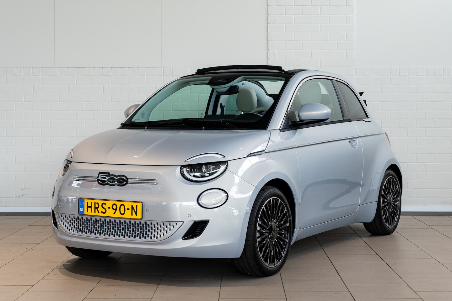 Fiat 500 C - La Prima 42 kWh Cabrio | Adaptieve Cruise Controle | Camera | Parkeersensoren | Navigatie - AutoWereld.nl