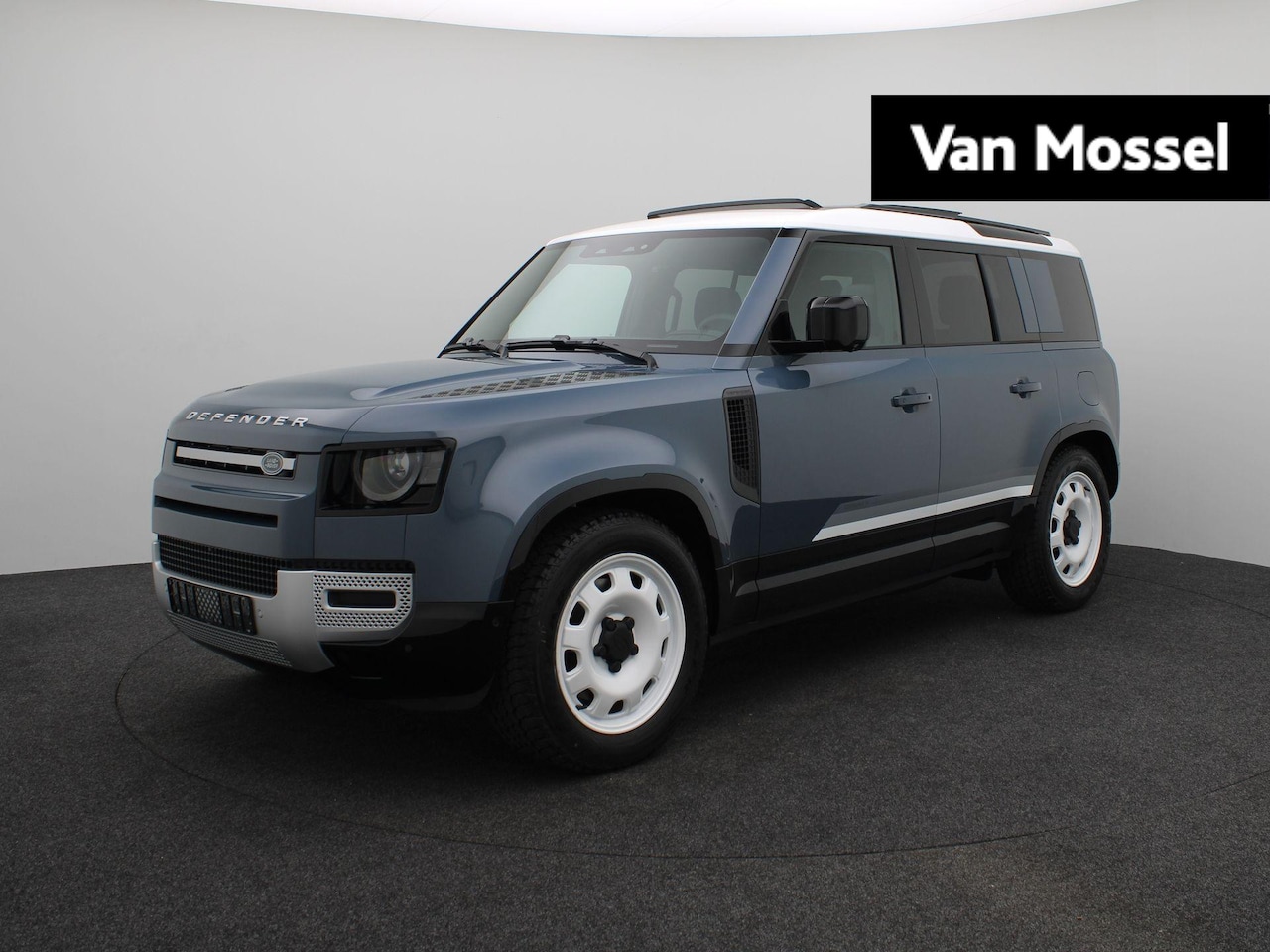 Land Rover Defender 110 - 2.0 P300e S - AutoWereld.nl