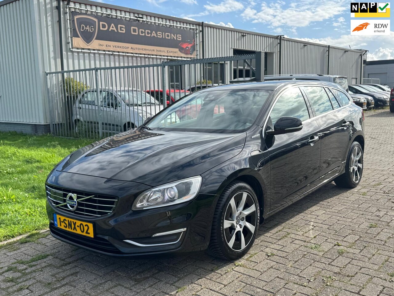 Volvo V60 - 2.4 D6 AWD Plug-In Hybrid Summum AUTOMAAT|ADAPTIEF CRUISE|NAVI|LEER - AutoWereld.nl