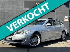 BMW 5-serie Touring - 523i High Ex | Navi | 360 Cam | Leer | Cruise Control | Climate Control | Trekhaak | Alpin