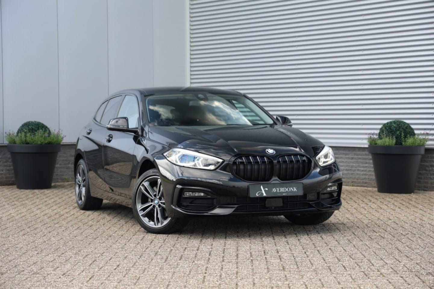 BMW 1-serie - 118i Executive Sportline Aut. NAP/Trekhaak/Sports/Sfeervl - AutoWereld.nl