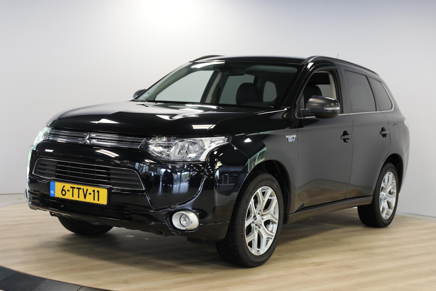 Mitsubishi Outlander - 2.0 PHEV Business Edition | Trekhaak | Navi | Cruise - AutoWereld.nl
