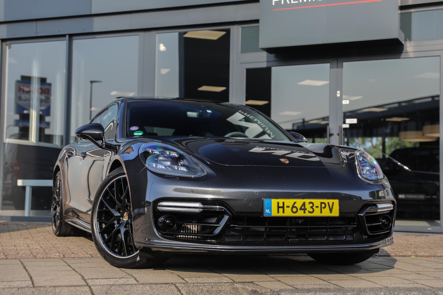 Porsche Panamera Sport Turismo - 4.0 GTS | Schuif- kanteldak | Achterasbesturing | Softclose - AutoWereld.nl