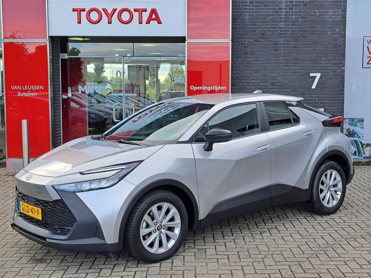 Toyota C-HR - 1.8 Hybrid 140 Active ANDROID & APPLE DIGITALE TELLERS METALLIC LAK - AutoWereld.nl