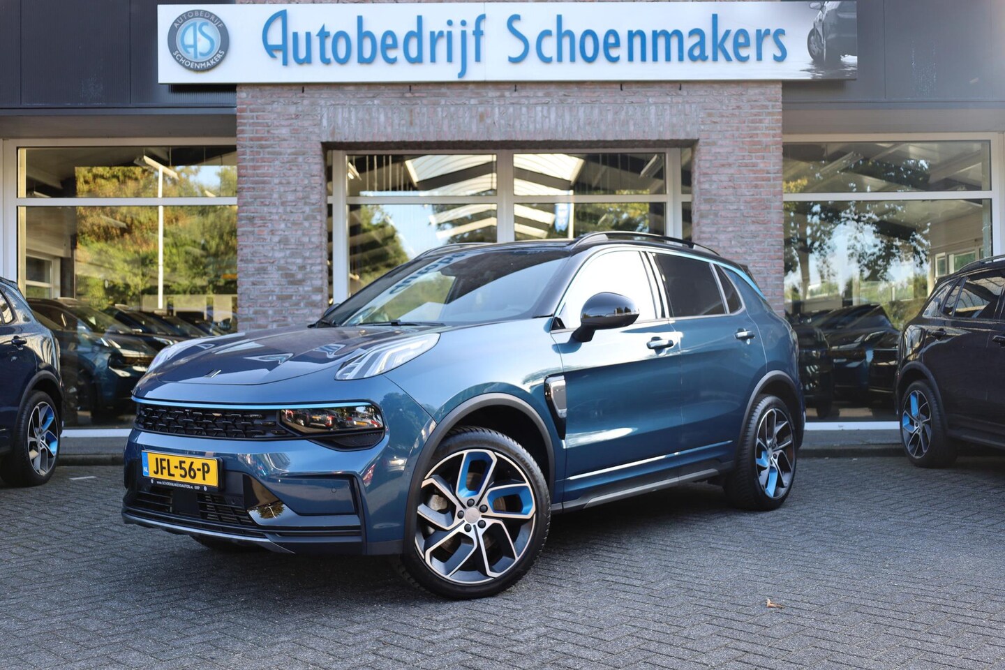 Lynk & Co 01 - 1.5 261PK! 6.6Kwh LADEN! 360-CAMERA PANO/SCHUIF INFINITY DAB NAVI CARPLAY CAMERA STOELVERW - AutoWereld.nl