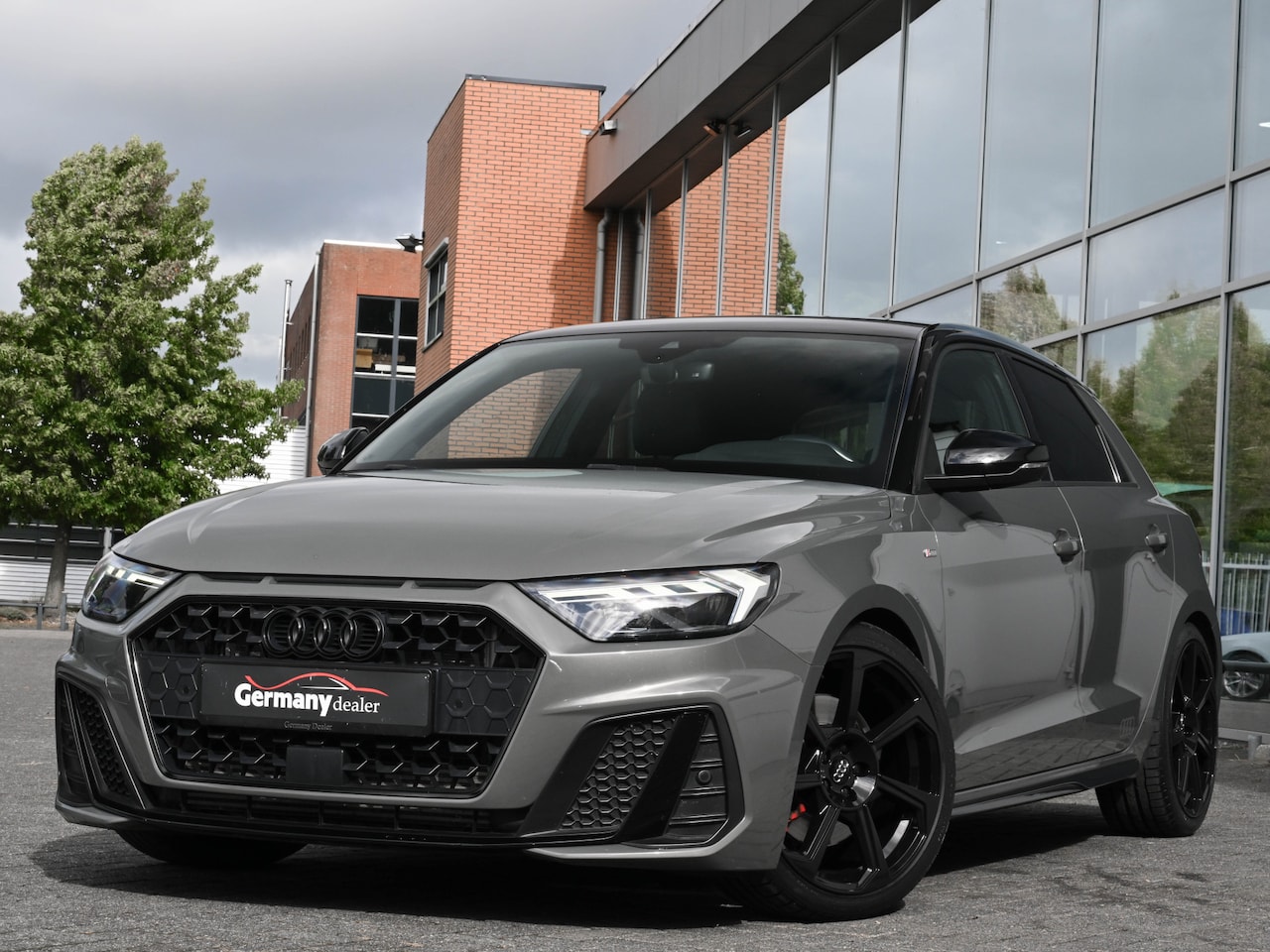Audi A1 Sportback - 40TFSI 200PK Edition #1 Black optic M-LED Navi Adapt.Demp Audi-Sound ACC Lane-Assist - AutoWereld.nl