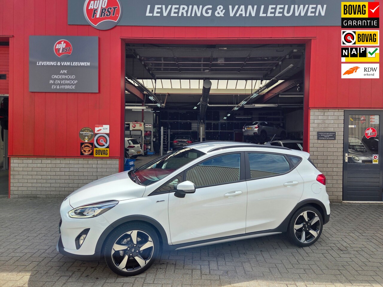 Ford Fiesta - 1.0 EcoBoost Active X Navigatie/ LM velgen/ Parkeersensoren achter/ Cruise control/ Rijkla - AutoWereld.nl