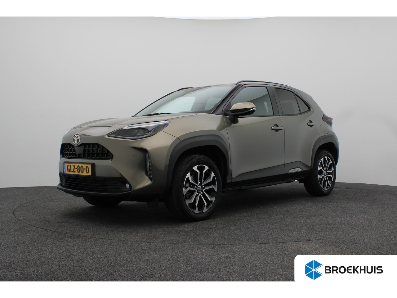Toyota Yaris Cross - 1.5 Hybrid 130 Executive | 17 inch licht metaal | Achterbank in delen neerklapbaar | Achte - AutoWereld.nl