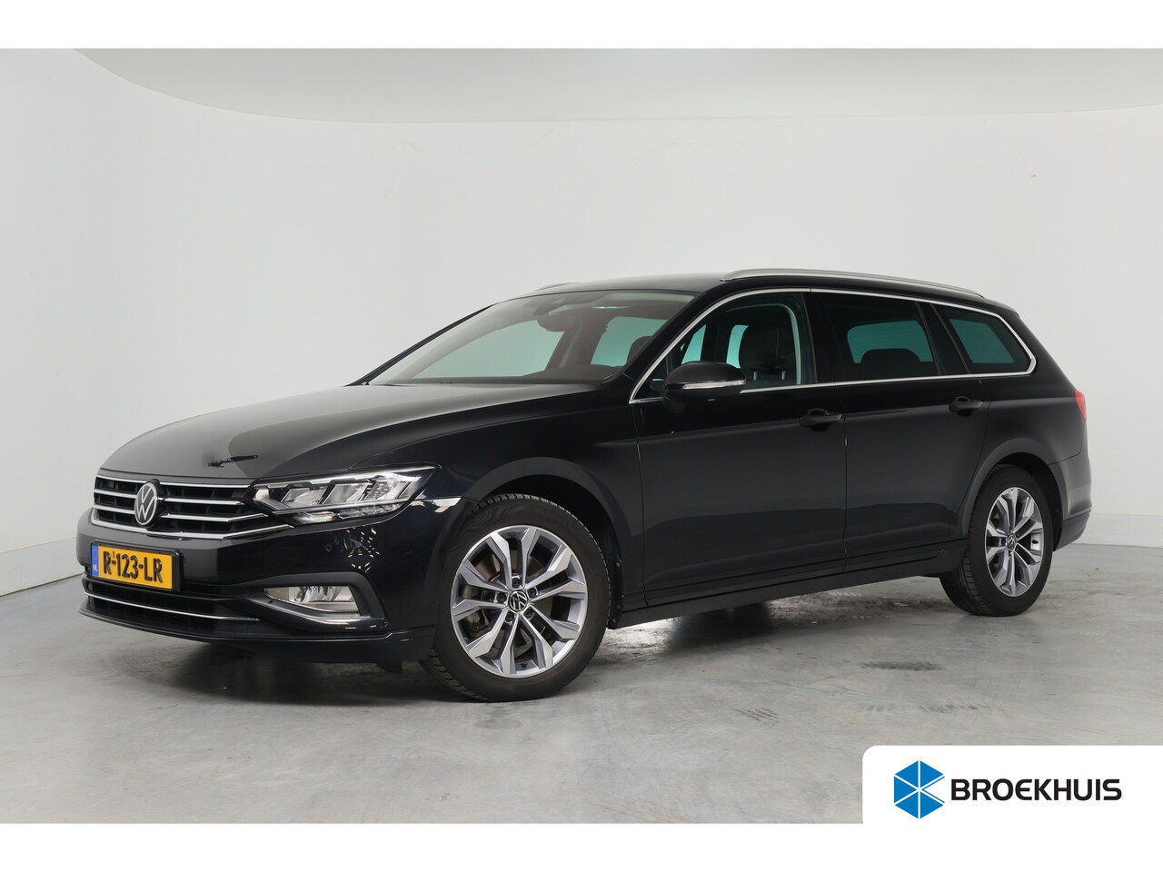 Volkswagen Passat Variant - 1.5 TSI Business | Virtual | Navi | Ergo Comfort | DAB | Keyless | 3-Zone Clima | Cruise A - AutoWereld.nl