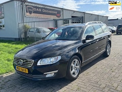 Volvo V70 - 2.0 D4 Polar+ AUTOMAAT|SCHUIFDAK|XENON|STANDKACHEL