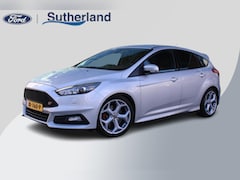Ford Focus - 2.0 ST-3 | Navigatie | Cruise Control | BLIS | Climate Control | Camera | Bluetooth Carkit