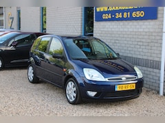 Ford Fiesta - 1.6-16V Ghia Automaat trekhaak clima weinig km