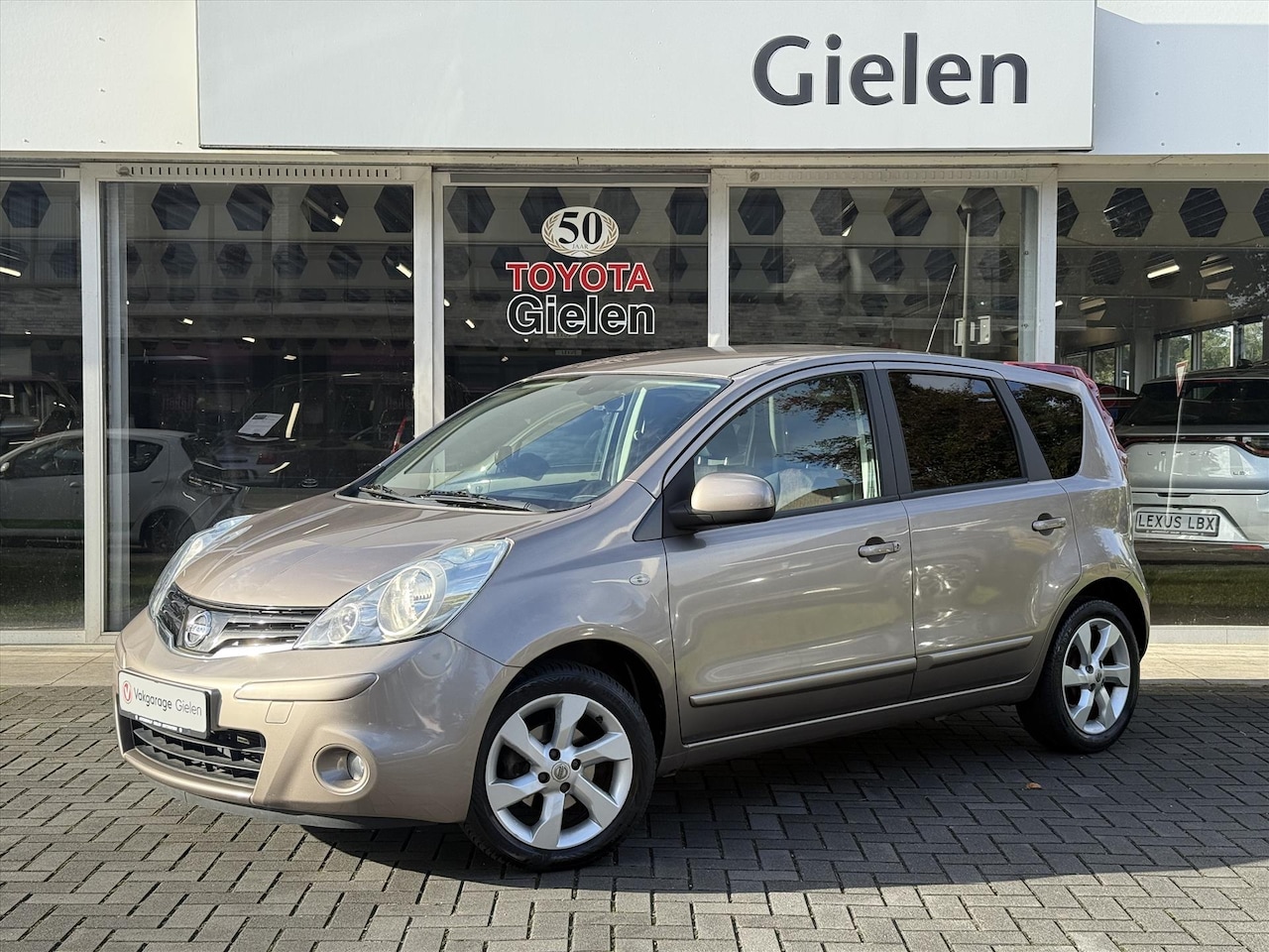 Nissan Note - 1.6 Automaat Acenta | Eerste eigenaar, Trekhaak, Cruise control, Climate control, Parkeers - AutoWereld.nl