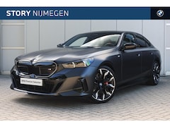 BMW i5 - M60 xDrive M Sport / Panoramadak / Trekhaak / Stoelventilatie / Bowers & Wilkins / Adaptie