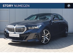 BMW i5 - eDrive40 M Sport / Panoramadak / Trekhaak / Stoelventilatie / Parking Assistant Profession