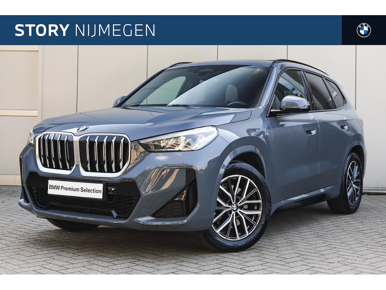 BMW X1 - sDrive20i M Sport Automaat / Panoramadak / Trekhaak / Sportstoelen / Achteruitrijcamera / - AutoWereld.nl