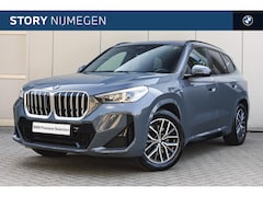 BMW X1 - sDrive20i M Sport Automaat / Panoramadak / Trekhaak / Sportstoelen / Achteruitrijcamera /