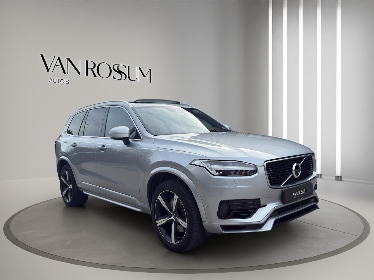 Volvo XC90 - 2.0 T8 Twin Engine AWD R-Design B&W Massage Pano Luchtvering - AutoWereld.nl