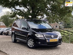 Volkswagen Touran - 1.4 TSI Highline 7 p.| Automaat + Navi + Clima + Cruise nu €4.975,