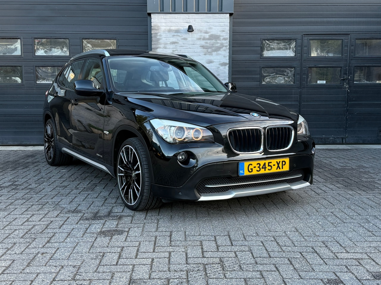 BMW X1 - sDrive18i Executive SDrive18i Executive, Schuifdak, Leder, Sportstoelen - AutoWereld.nl
