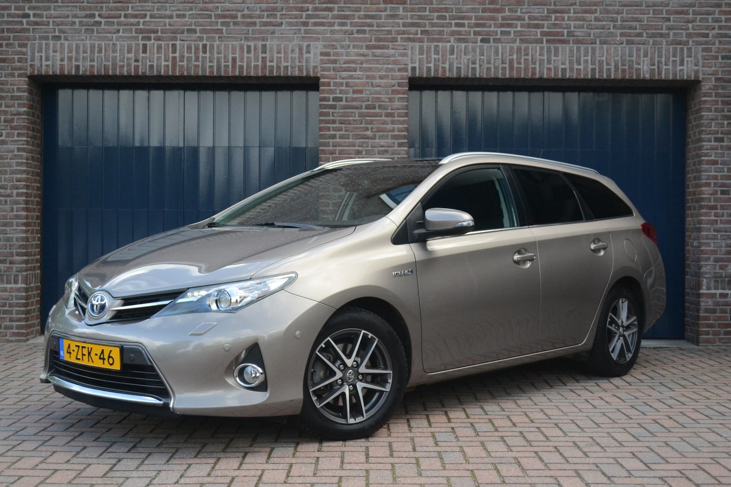 Toyota Auris Touring Sports - 1.8 Hybrid Lease | Keyless | Camera | Stoelverwarming | Cruise - AutoWereld.nl