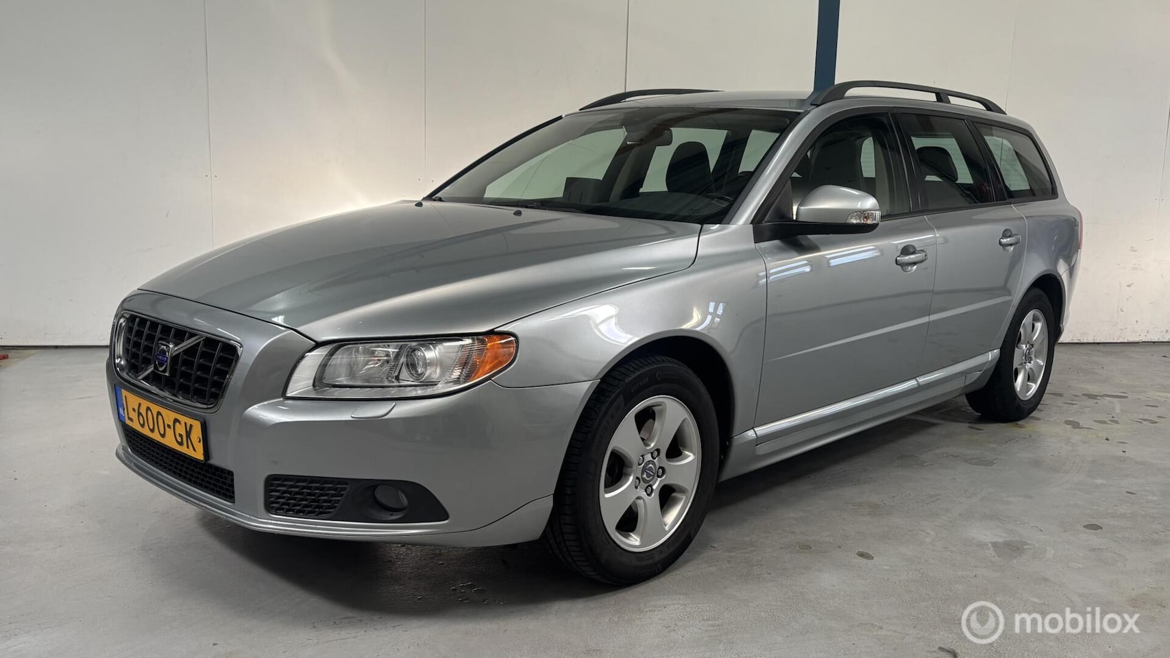 Volvo V70 - 2.0F Momentum LEER / XENON - AutoWereld.nl