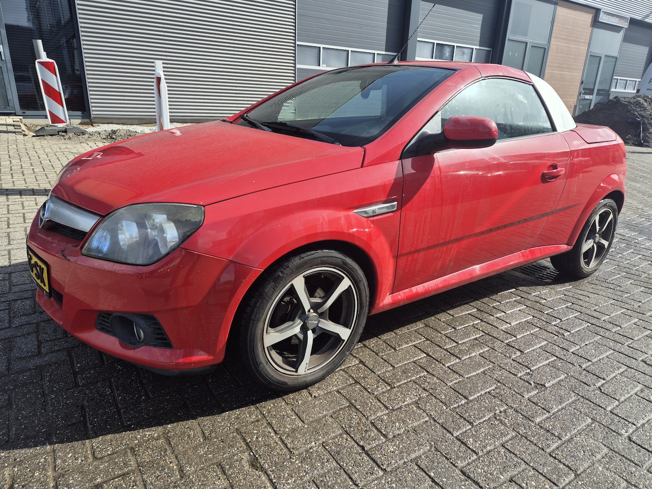 Opel Tigra TwinTop - 1.4-16V Sport airco cruise grote beurt nieuwe banden - AutoWereld.nl