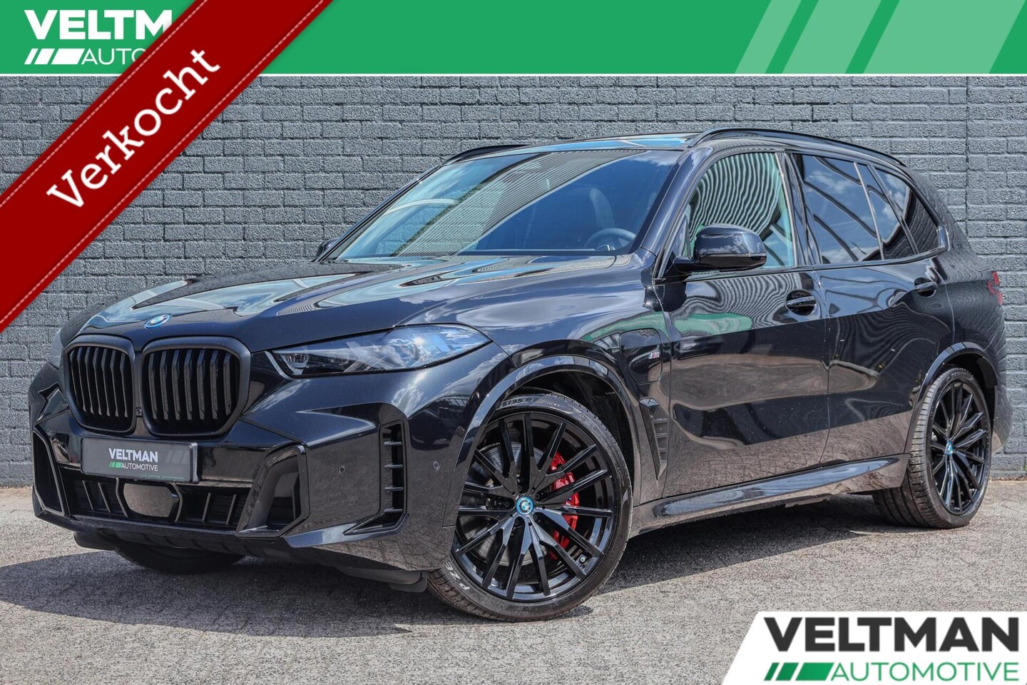 BMW X5 - xDrive50e M-SPORT PANO TREKHAAK HARMAN KARDON 22INCH MEMORY - AutoWereld.nl