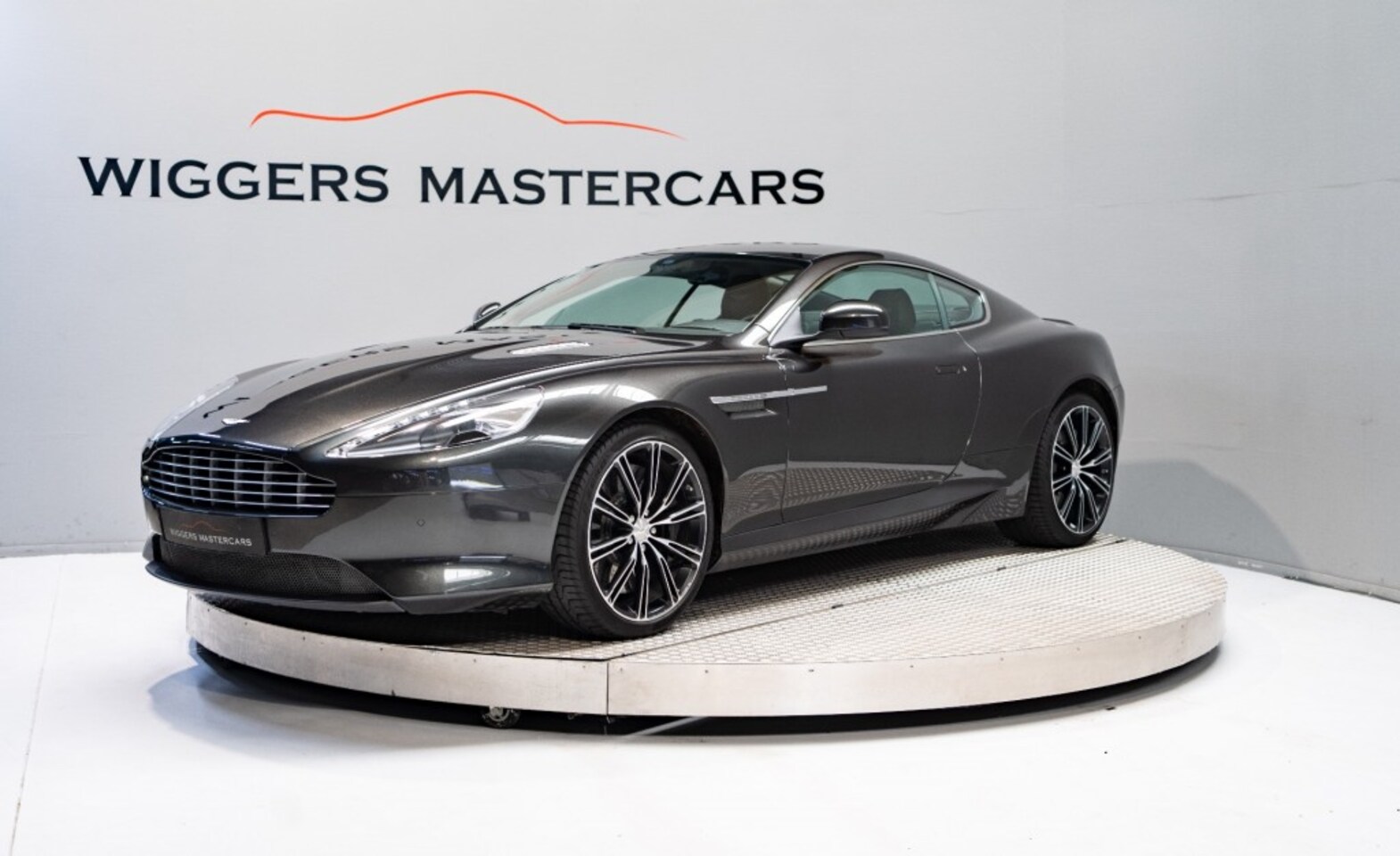 Aston Martin DB9 - 6.0 V12 Touchtronic II 517 PK, Keramische remmen, Dealeronderhouden, Nieuwstaat! - AutoWereld.nl